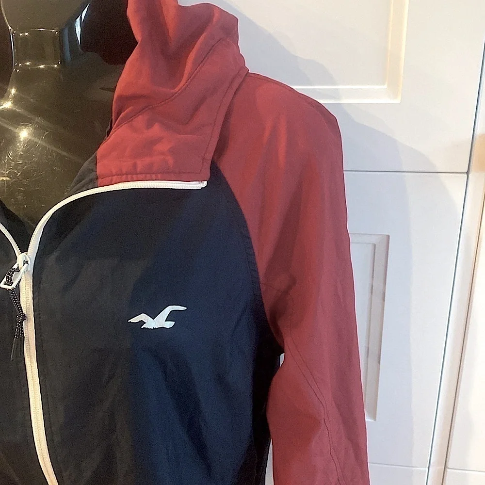 HOLLISTER long sleeve blue & red light weight packable Windbreaker Size Small - Picture 3 of 13
